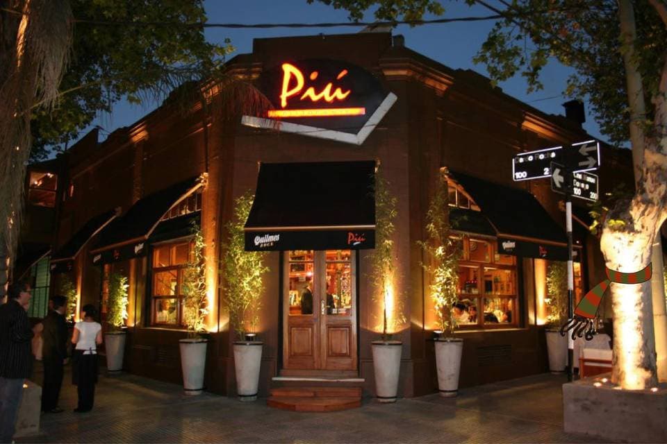 Piú Ristorante, espacio para eventos en Av. Dardo Rocha 198