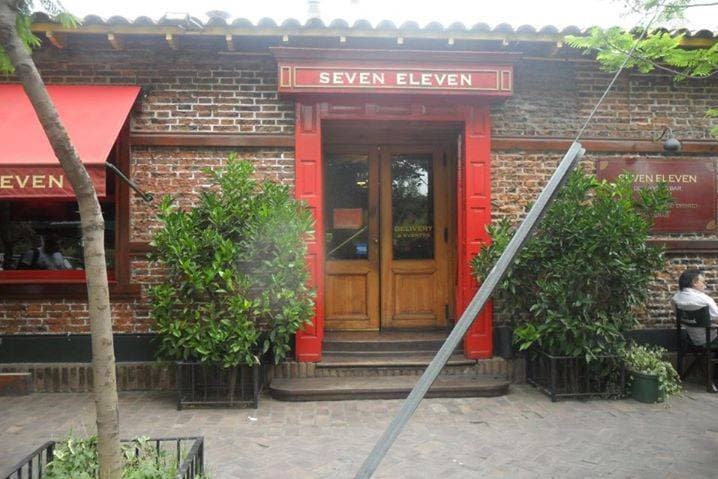 Seven Eleven, ambiente para celebraciones