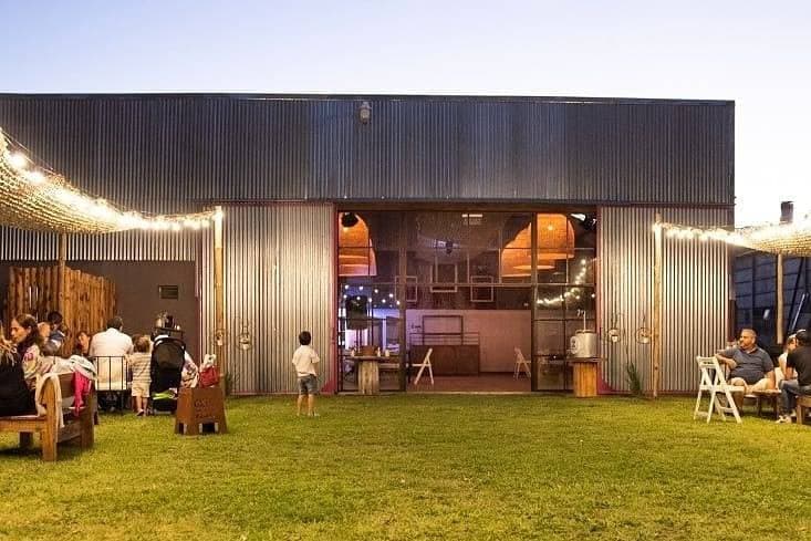 Galpón Lugar de reuniones by Tandil Eventos, ambiente para celebraciones