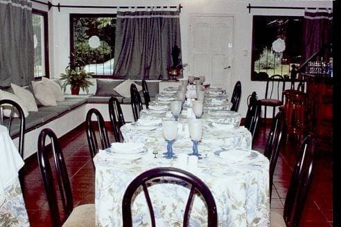 El Roble y el Cerezo, espacio para eventos en T. Ghersi 633