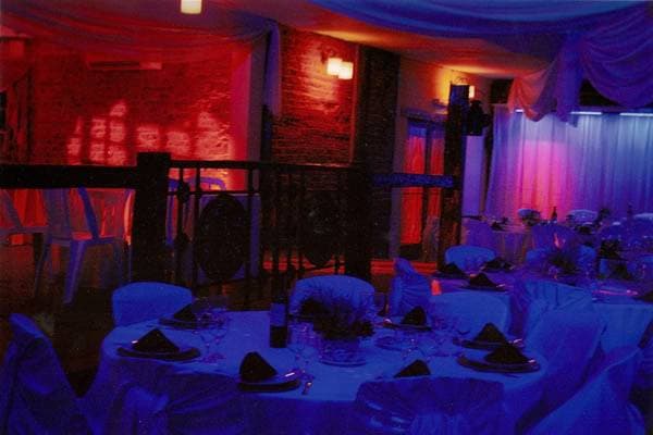 Salón Los Troncos, detalle del espacio