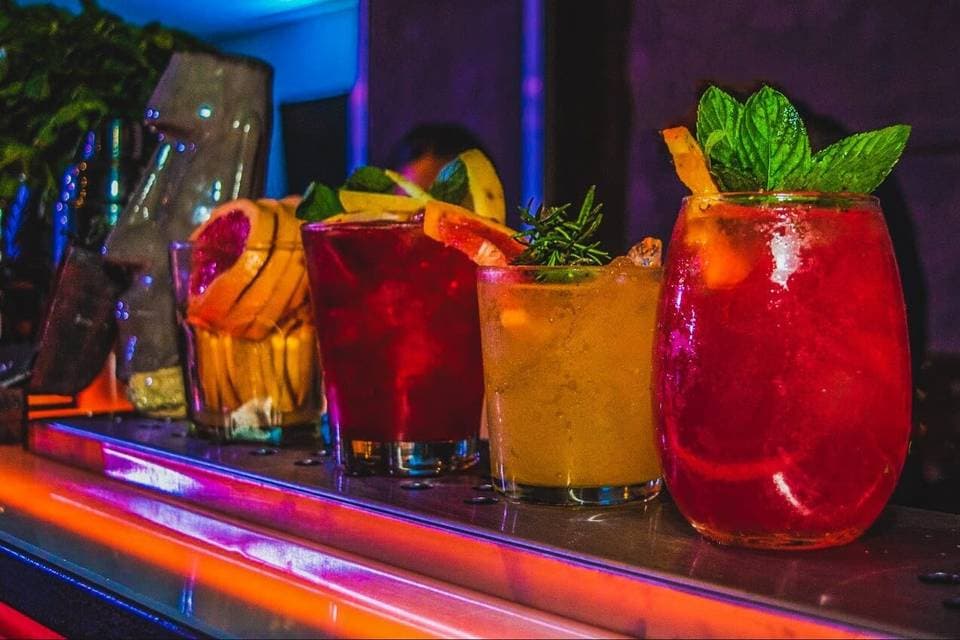 Mai Tai Barras: barras moviles y bebidas 1