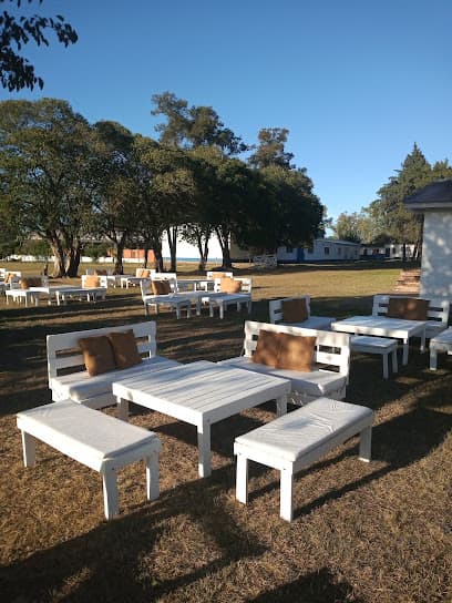 Pallet Sustentable: carpas, livings y vajilla 1